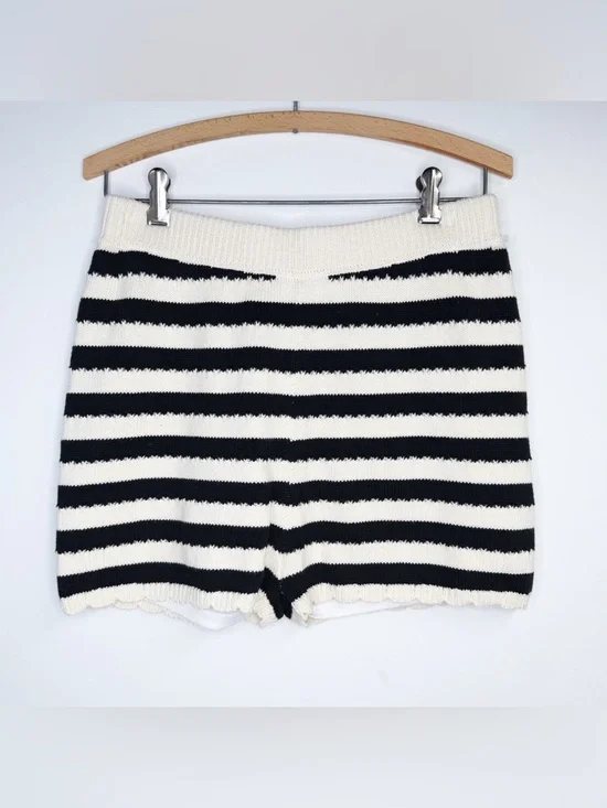 ALTAR’D STATE Scalloped Hem Striped Knit Sweater Shorts Ivory & Black Size XL - Picture 2 of 7
